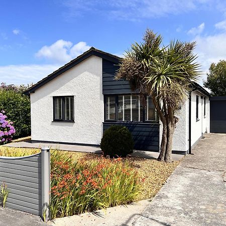Stylish Modern Home With Parking Enclosed Garden Holyhead Buitenkant foto