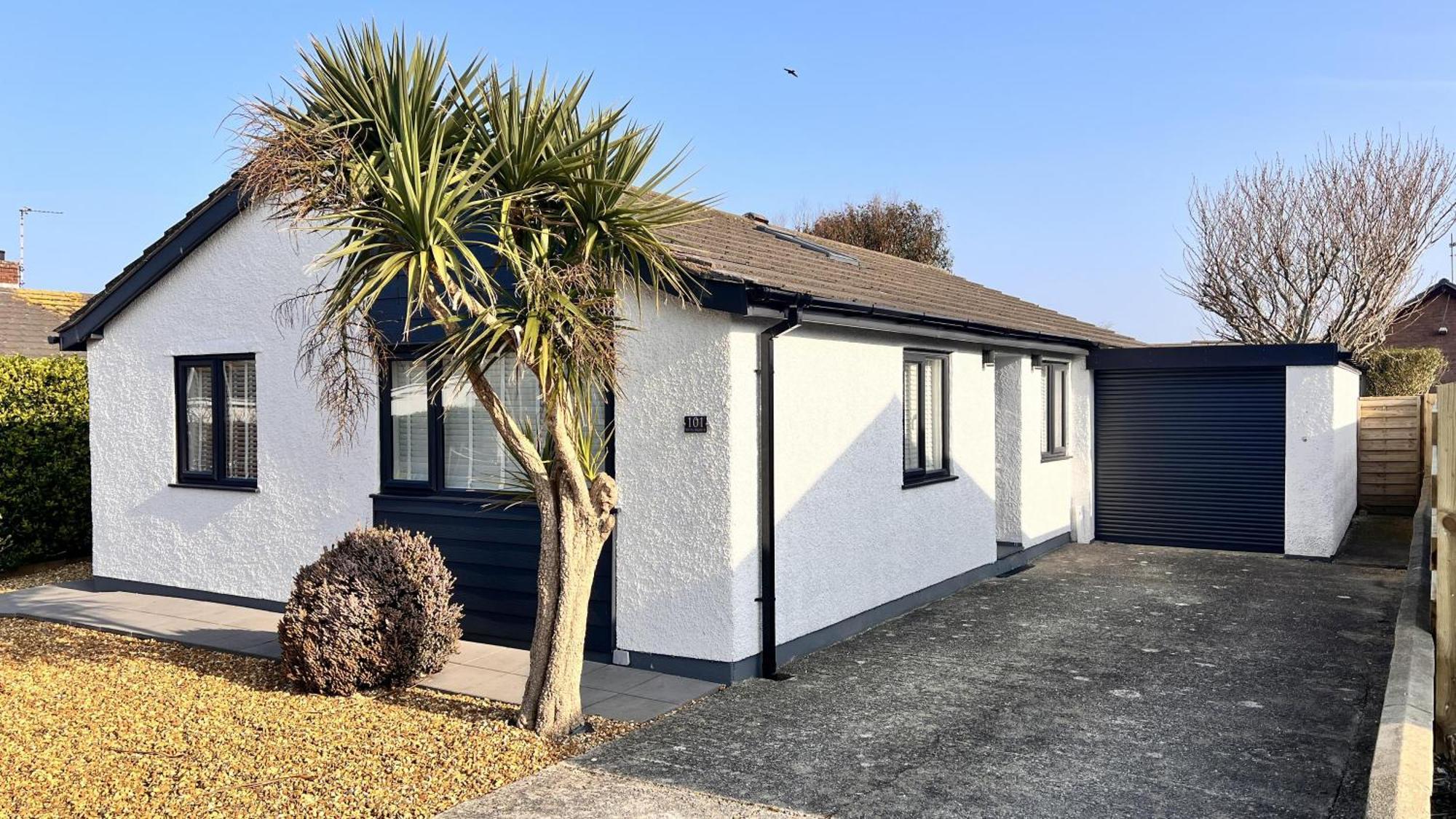 Stylish Modern Home With Parking Enclosed Garden Holyhead Buitenkant foto