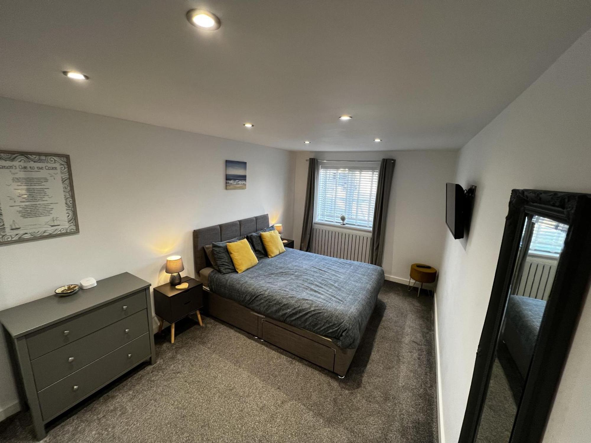 Stylish Modern Home With Parking Enclosed Garden Holyhead Buitenkant foto