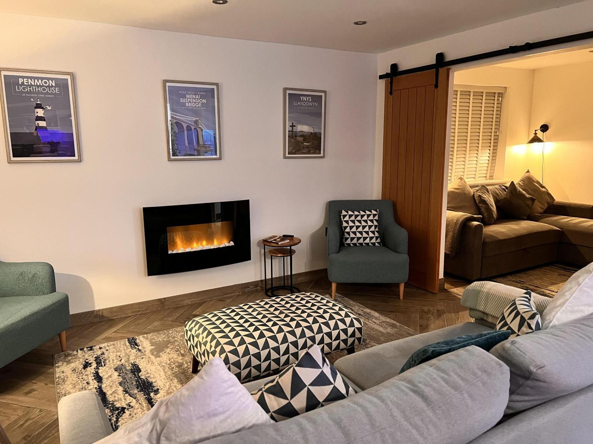 Stylish Modern Home With Parking Enclosed Garden Holyhead Buitenkant foto