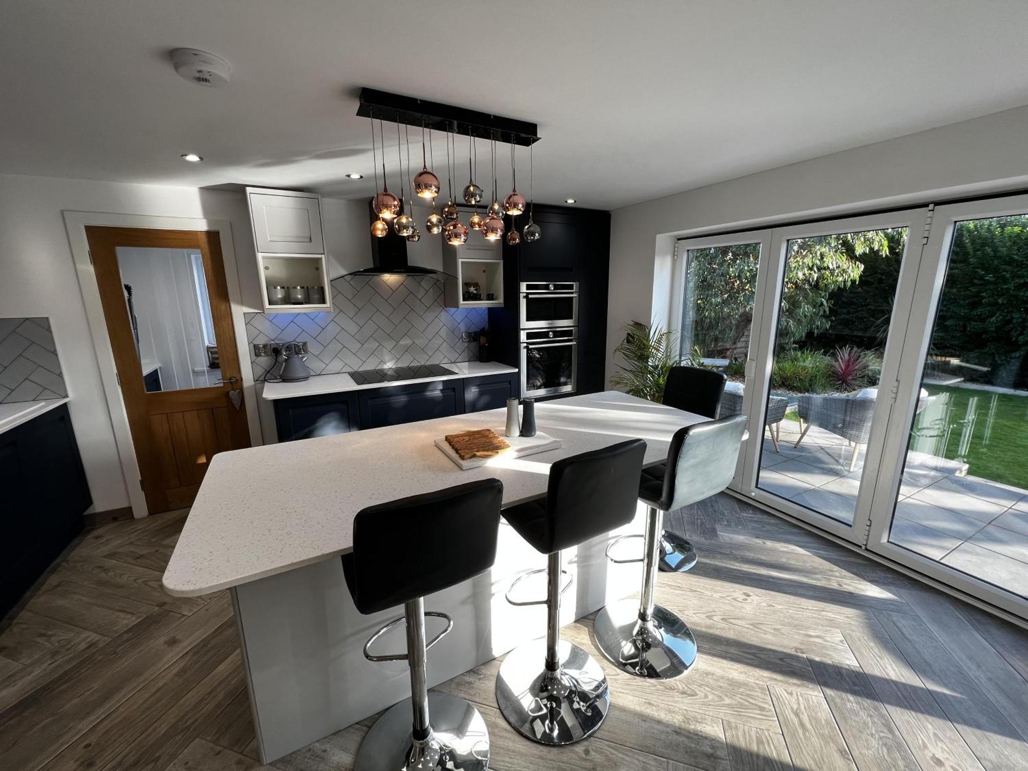 Stylish Modern Home With Parking Enclosed Garden Holyhead Buitenkant foto