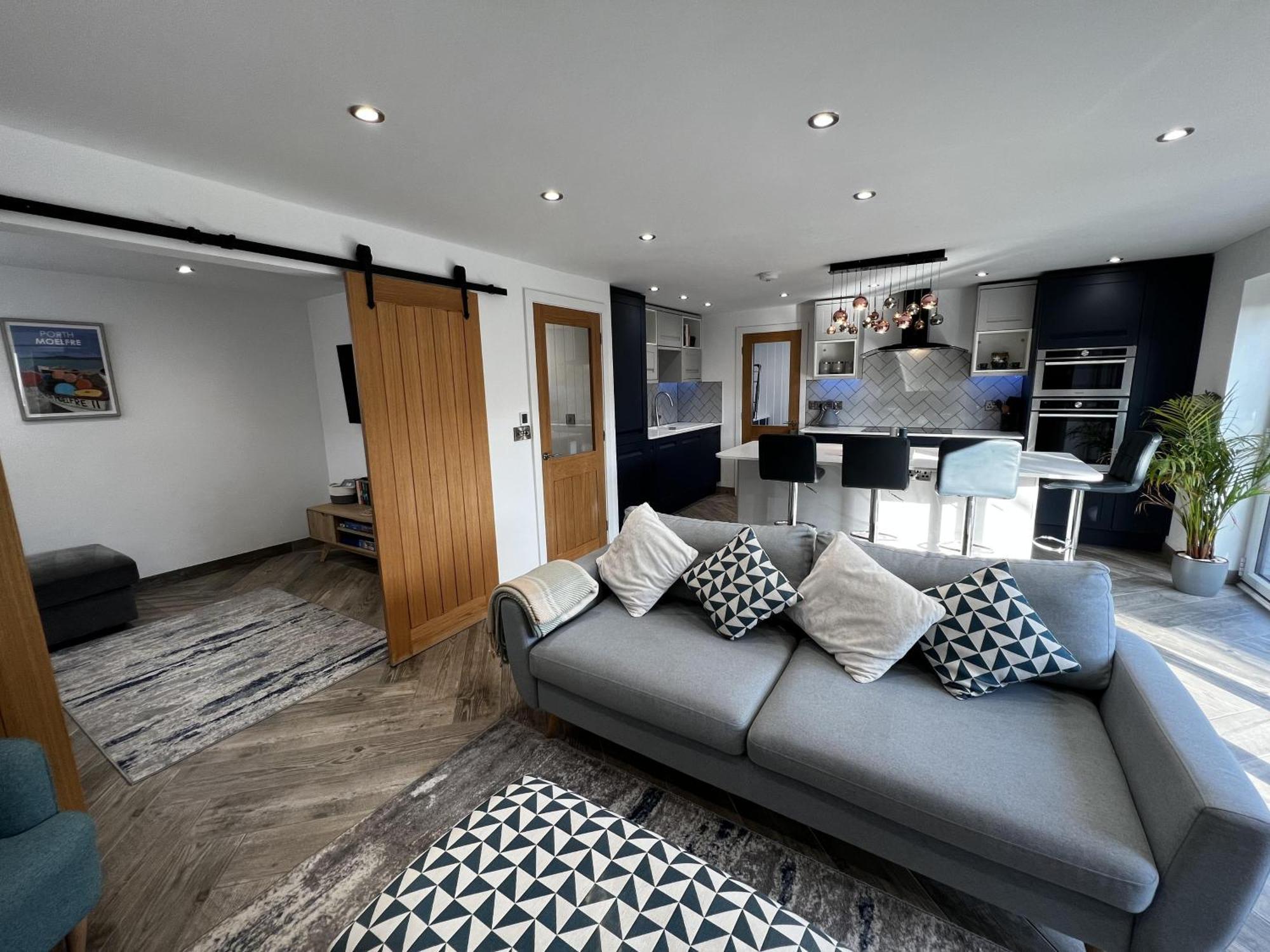 Stylish Modern Home With Parking Enclosed Garden Holyhead Buitenkant foto