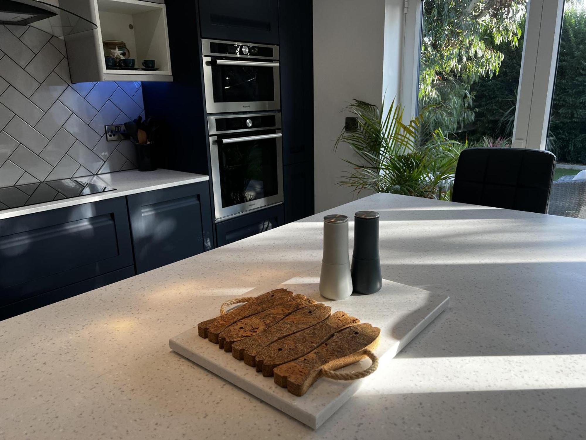 Stylish Modern Home With Parking Enclosed Garden Holyhead Buitenkant foto