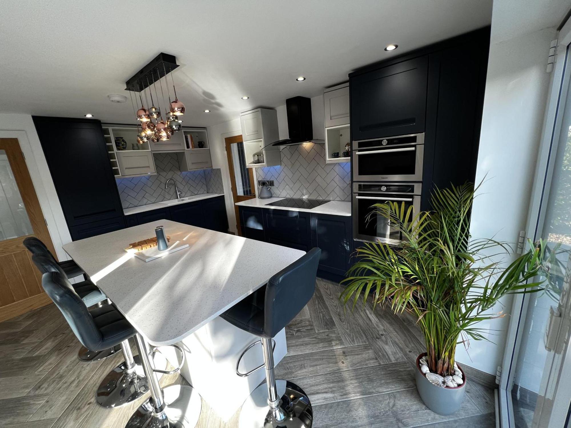 Stylish Modern Home With Parking Enclosed Garden Holyhead Buitenkant foto